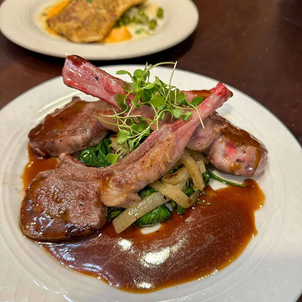 Cascades Verdae Greenville SC | Independent Living Dining 5